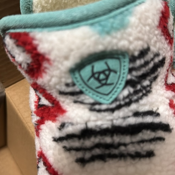 Ariat Slipper Boots New in box! - Picture 2 of 5